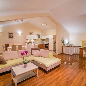 Apartment Captain's, Barbat na Rabu
